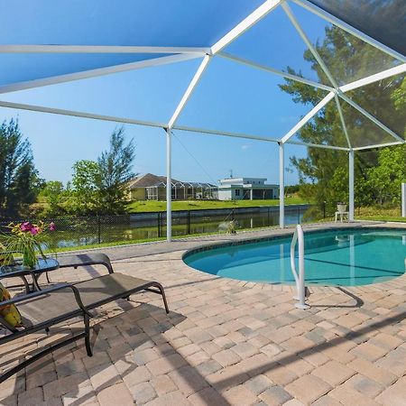 Amazing Outdoor Living On A Freshwater Canal, 4 Bedrooms, Pet-Friendly - Villa Becky Cape Coral Exterior photo