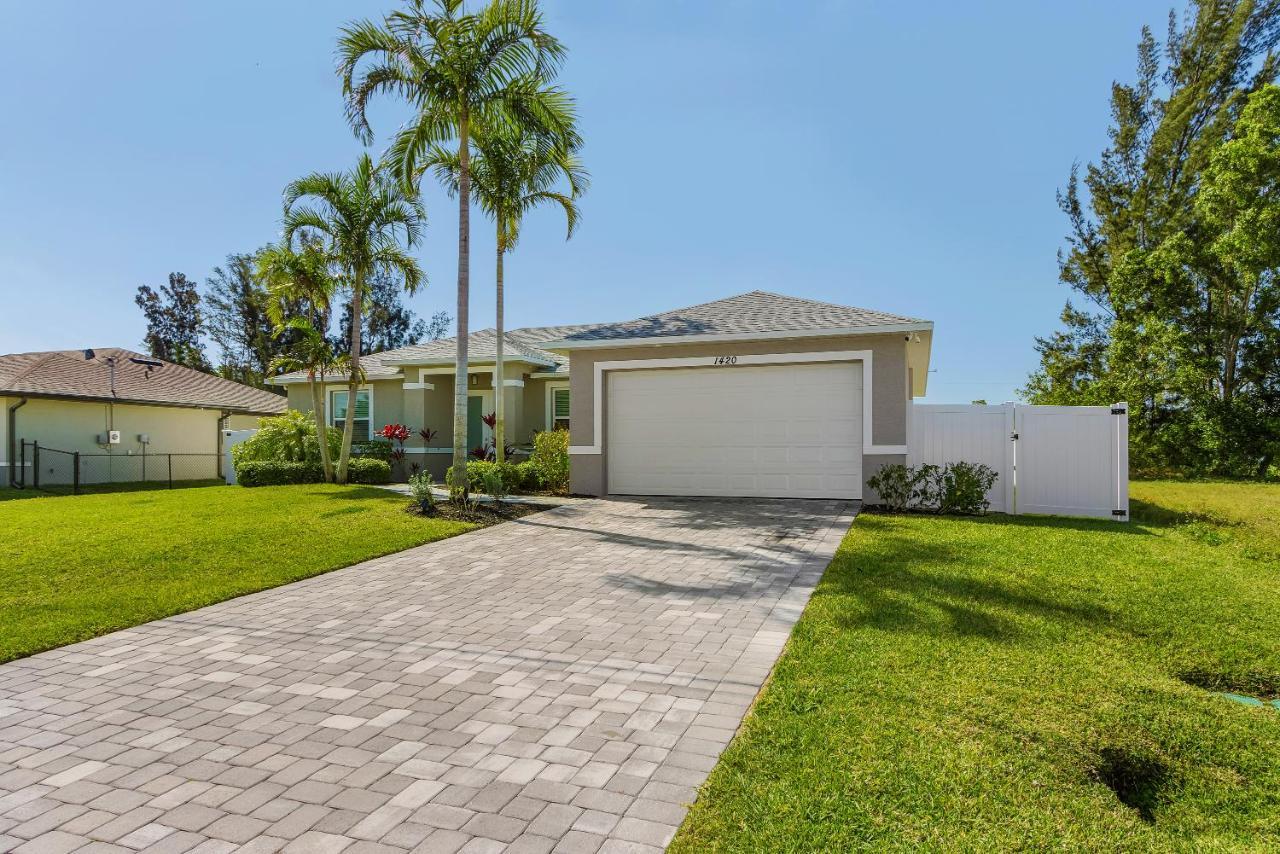 Amazing Outdoor Living On A Freshwater Canal, 4 Bedrooms, Pet-Friendly - Villa Becky Cape Coral Exterior photo