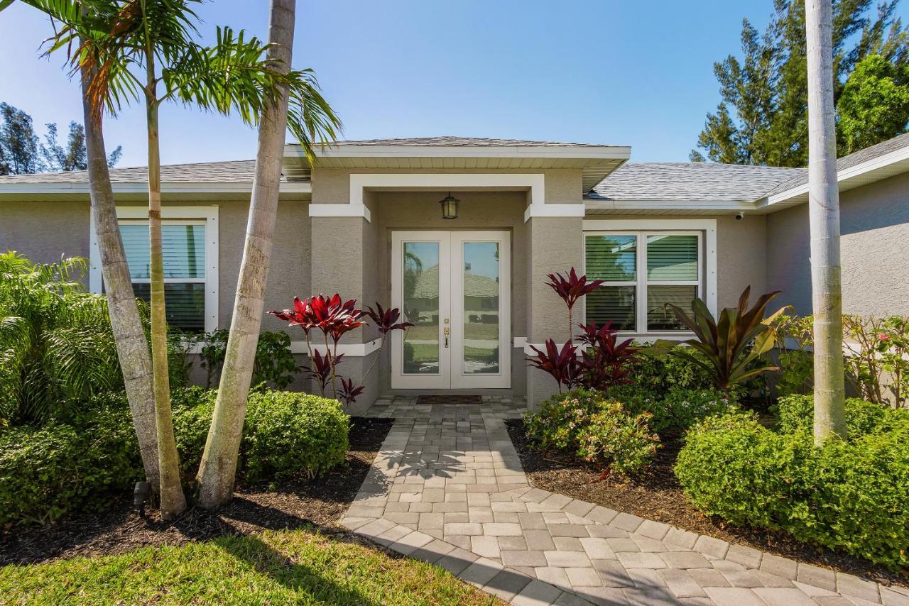 Amazing Outdoor Living On A Freshwater Canal, 4 Bedrooms, Pet-Friendly - Villa Becky Cape Coral Exterior photo