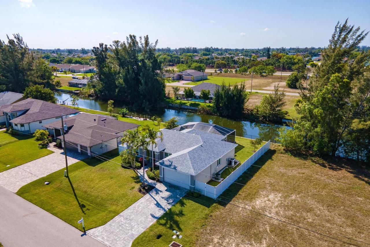 Amazing Outdoor Living On A Freshwater Canal, 4 Bedrooms, Pet-Friendly - Villa Becky Cape Coral Exterior photo