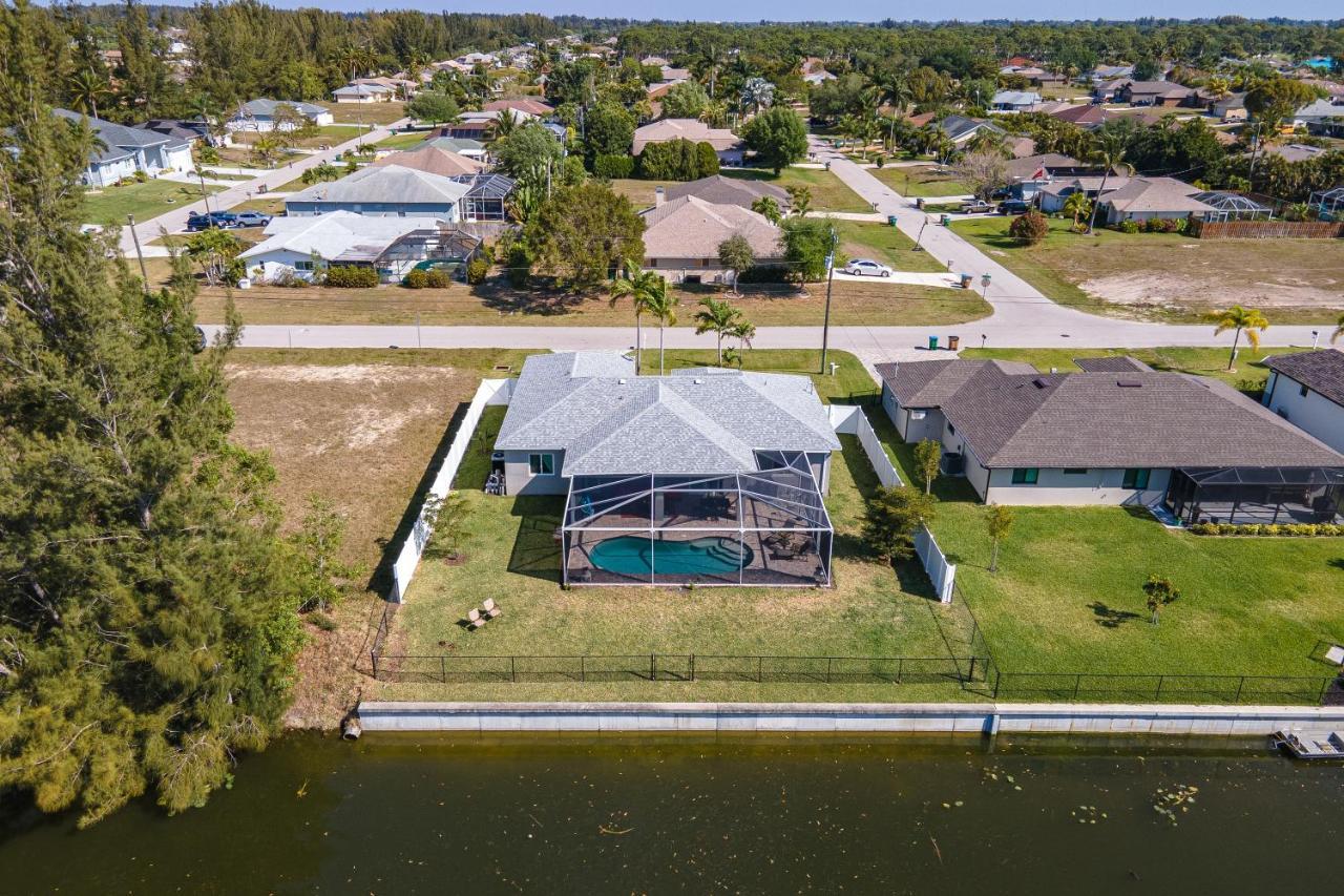 Amazing Outdoor Living On A Freshwater Canal, 4 Bedrooms, Pet-Friendly - Villa Becky Cape Coral Exterior photo